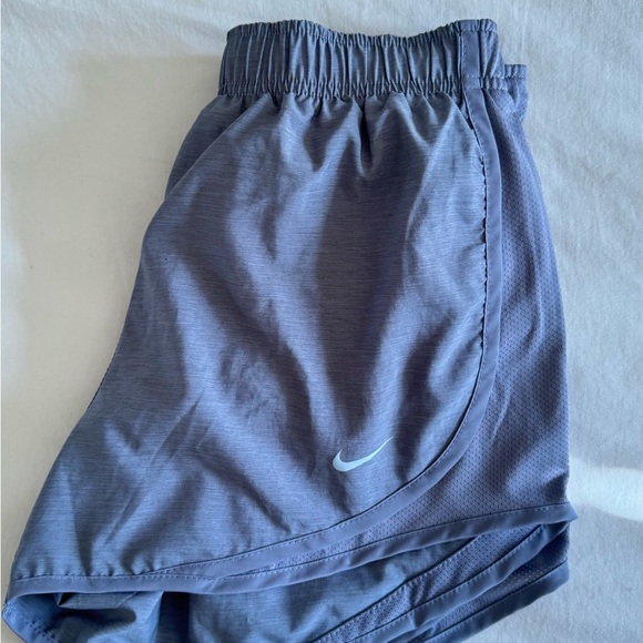 Nike Women's Light Gray Athletic Shorts - Picture 3 of 4